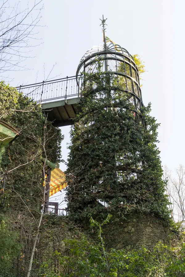 Spiral staircase